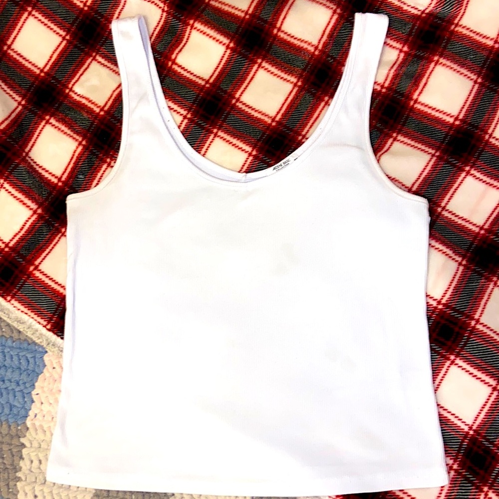 Cropped, white tank top